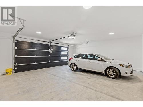 873 Melrose Street, Kelowna, BC - Indoor Photo Showing Garage