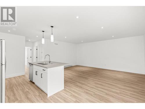 873 Melrose Street, Kelowna, BC - Indoor Photo Showing Kitchen With Double Sink