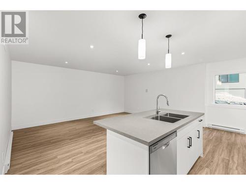 873 Melrose Street, Kelowna, BC - Indoor Photo Showing Kitchen With Double Sink