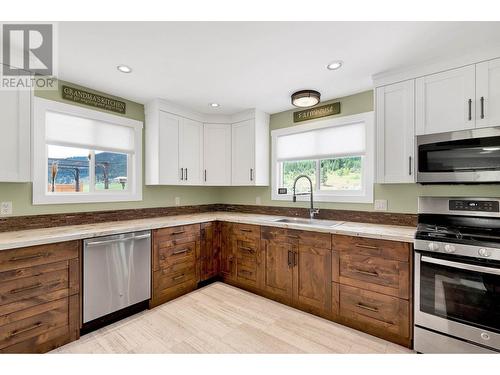 6877 Barnhartvale Road, Kamloops, BC - Indoor Photo Showing Kitchen