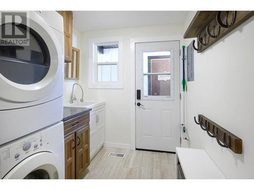 6877 Barnhartvale Road, Kamloops, BC - Indoor Photo Showing Laundry Room