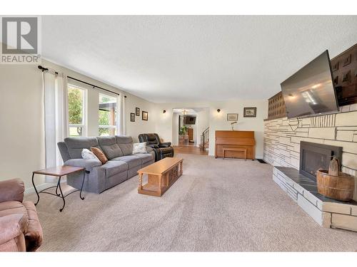 6877 Barnhartvale Road, Kamloops, BC - Indoor Photo Showing Living Room With Fireplace