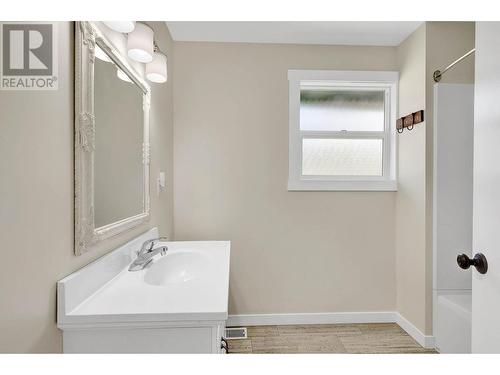 6877 Barnhartvale Road, Kamloops, BC - Indoor Photo Showing Bathroom