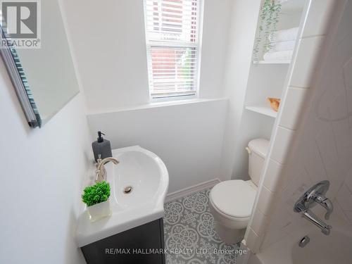 414 Jones Avenue, Toronto, ON - Indoor Photo Showing Bathroom