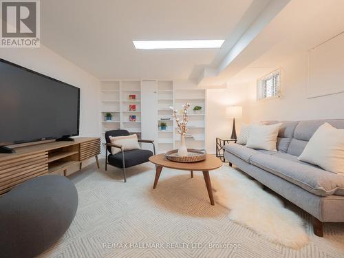 414 Jones Avenue, Toronto, ON - Indoor Photo Showing Living Room