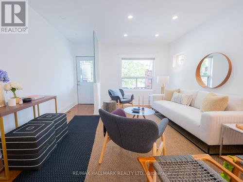 414 Jones Avenue, Toronto, ON - Indoor Photo Showing Living Room