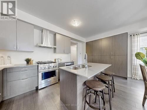 340 Okanagan Path, Oshawa, ON - Indoor Photo Showing Kitchen With Double Sink With Upgraded Kitchen