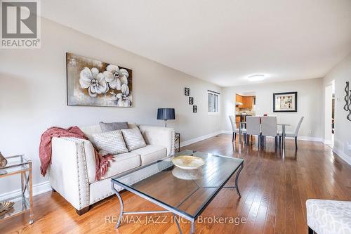 50 Squire Drive, Richmond Hill (Devonsleigh), ON - Indoor Photo Showing Living Room