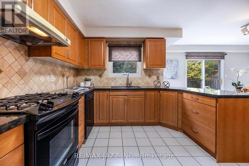 50 Squire Drive, Richmond Hill (Devonsleigh), ON - Indoor Photo Showing Kitchen