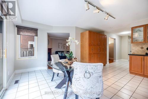 50 Squire Drive, Richmond Hill (Devonsleigh), ON - Indoor Photo Showing Kitchen