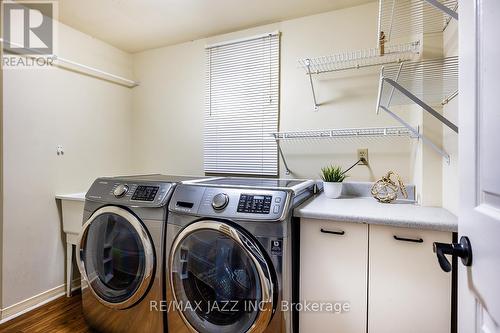 50 Squire Drive, Richmond Hill (Devonsleigh), ON - Indoor Photo Showing Laundry Room