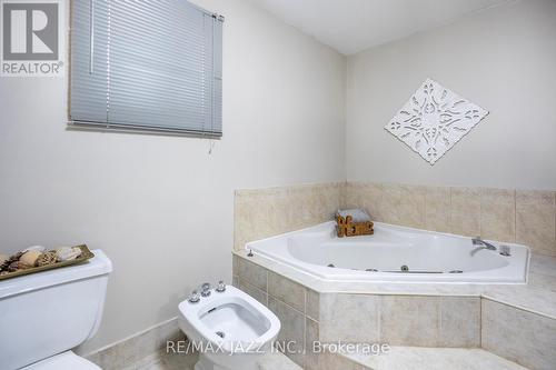 50 Squire Drive, Richmond Hill (Devonsleigh), ON - Indoor Photo Showing Bathroom