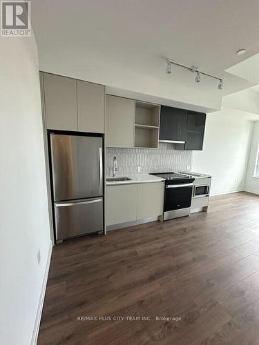 209 - 395 Dundas Street W, Oakville, ON - Indoor Photo Showing Kitchen