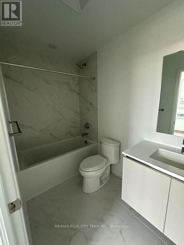 209 - 395 Dundas Street W, Oakville, ON - Indoor Photo Showing Bathroom