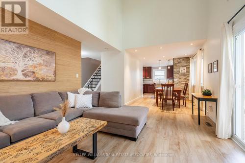 6909 Shelter Bay Road, Mississauga, ON - Indoor Photo Showing Living Room