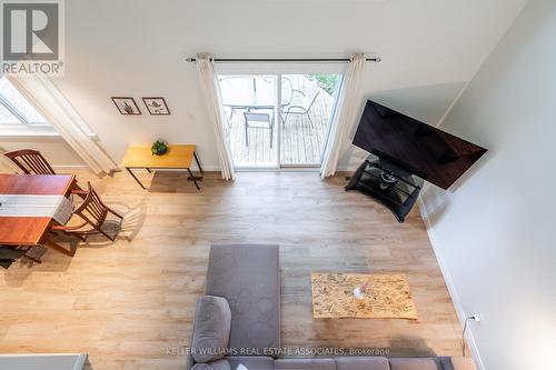 6909 Shelter Bay Road, Mississauga, ON - Indoor Photo Showing Living Room