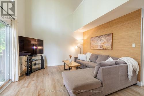 6909 Shelter Bay Road, Mississauga, ON - Indoor Photo Showing Living Room