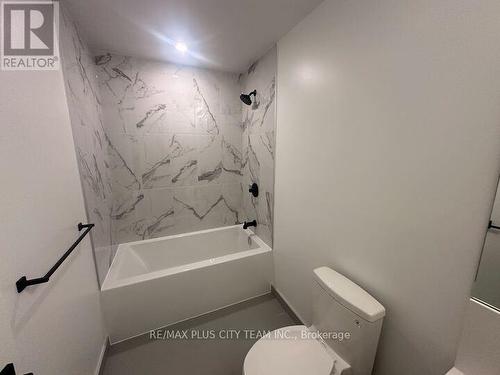 710 - 1285 Dupont Street, Toronto, ON - Indoor Photo Showing Bathroom