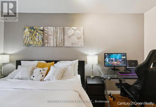 112 - 2149 Mountain Grove Avenue, Burlington, ON - Indoor Photo Showing Bedroom