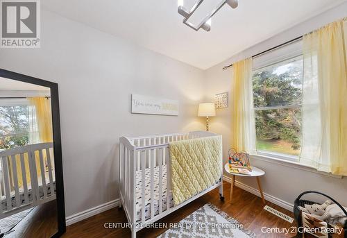 112 - 2149 Mountain Grove Avenue, Burlington, ON - Indoor Photo Showing Bedroom