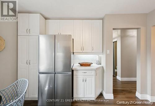 112 - 2149 Mountain Grove Avenue, Burlington, ON - Indoor Photo Showing Kitchen