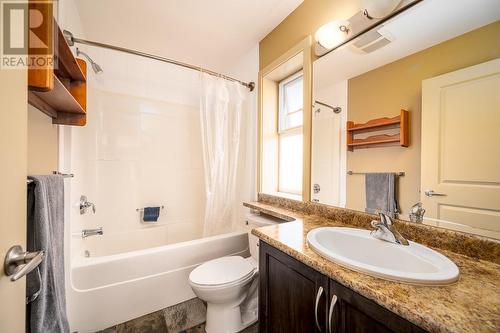 2046 Robson Place Unit# 29, Kamloops, BC - Indoor Photo Showing Bathroom