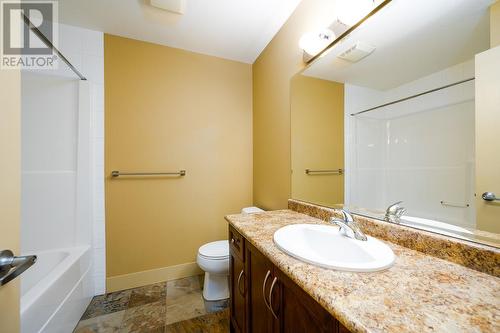 2046 Robson Place Unit# 29, Kamloops, BC - Indoor Photo Showing Bathroom