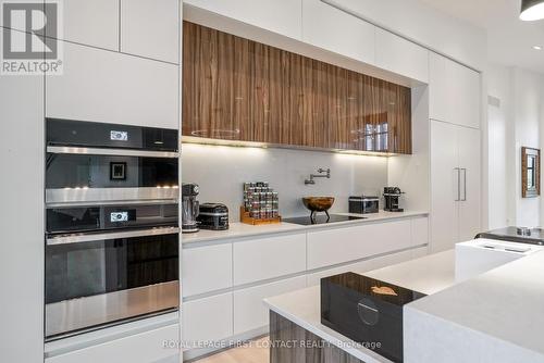 2761 Lockhart Road, Innisfil, ON - Indoor Photo Showing Kitchen