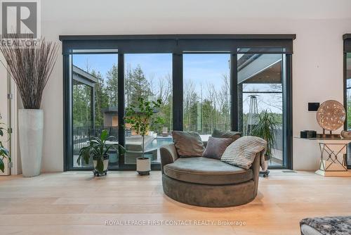 2761 Lockhart Road, Innisfil, ON - Indoor Photo Showing Living Room