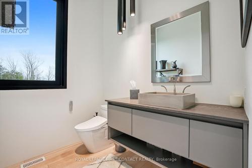 2761 Lockhart Road, Innisfil, ON - Indoor Photo Showing Bathroom