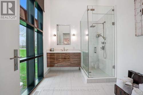 2761 Lockhart Road, Innisfil, ON - Indoor Photo Showing Bathroom