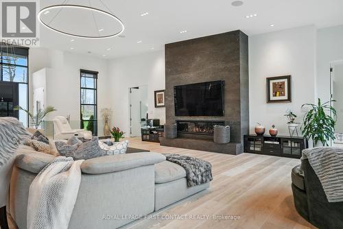 2761 Lockhart Road, Innisfil, ON - Indoor Photo Showing Living Room With Fireplace