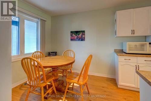 16 King'S Court, Loyalist (Bath), ON - Indoor Photo Showing Other Room