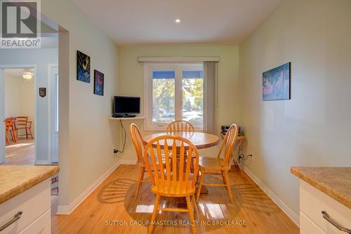 16 King'S Court, Loyalist (Bath), ON - Indoor Photo Showing Dining Room