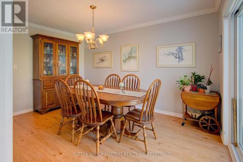 16 King'S Court, Loyalist (Bath), ON - Indoor Photo Showing Dining Room