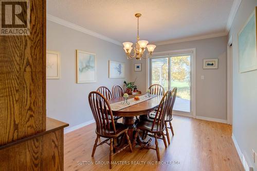 16 King'S Court, Loyalist (Bath), ON - Indoor Photo Showing Dining Room