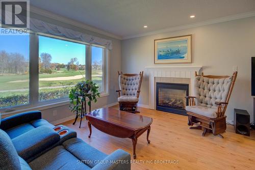 16 King'S Court, Loyalist (Bath), ON - Indoor Photo Showing Living Room With Fireplace