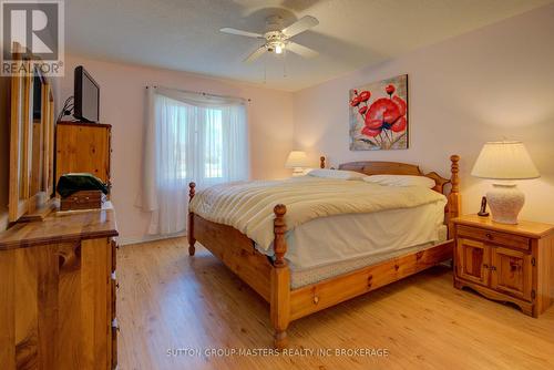 16 King'S Court, Loyalist (Bath), ON - Indoor Photo Showing Bedroom