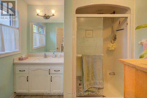 16 King'S Court, Loyalist (Bath), ON - Indoor Photo Showing Bathroom