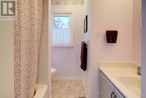 16 King'S Court, Loyalist (Bath), ON - Indoor Photo Showing Bathroom