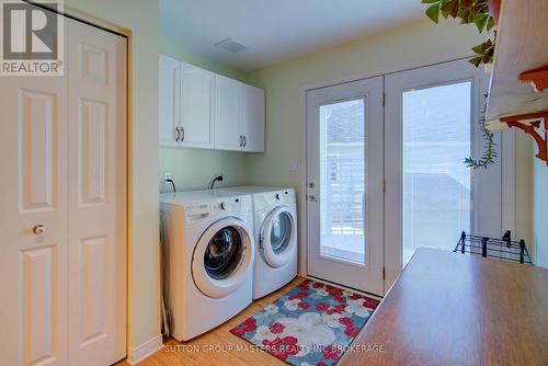 16 King'S Court, Loyalist (Bath), ON - Indoor Photo Showing Laundry Room