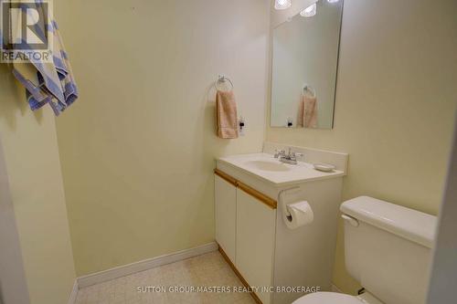 16 King'S Court, Loyalist (Bath), ON - Indoor Photo Showing Bathroom