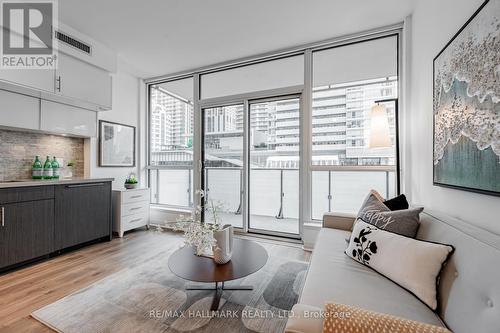 901 - 8 Mercer Street, Toronto, ON - Indoor Photo Showing Living Room