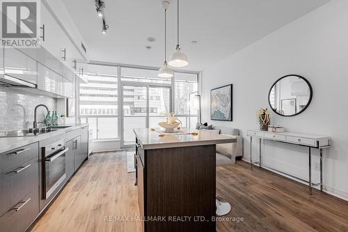 901 - 8 Mercer Street, Toronto, ON - Indoor Photo Showing Kitchen