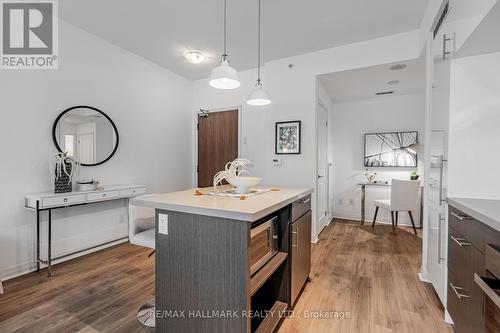 901 - 8 Mercer Street, Toronto, ON - Indoor Photo Showing Kitchen