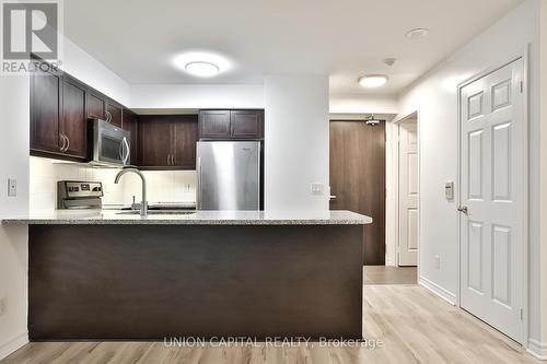 1603 - 19 Grand Trunk Crescent, Toronto, ON - Indoor Photo Showing Kitchen