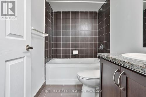 1603 - 19 Grand Trunk Crescent, Toronto, ON - Indoor Photo Showing Bathroom