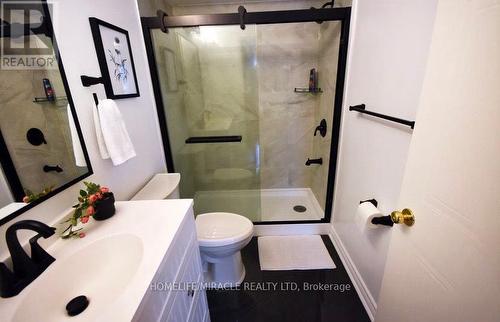 22 Exchequer Place, Toronto, ON - Indoor Photo Showing Bathroom