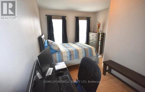 22 Exchequer Place, Toronto, ON - Indoor Photo Showing Bedroom