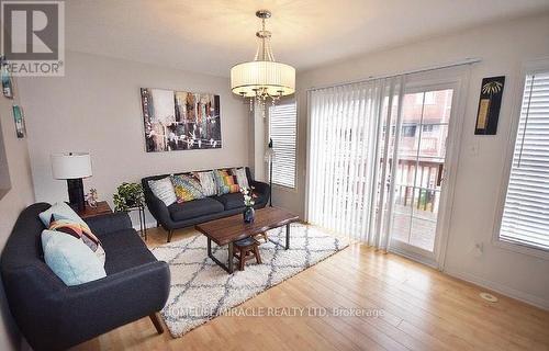 22 Exchequer Place, Toronto, ON - Indoor Photo Showing Living Room